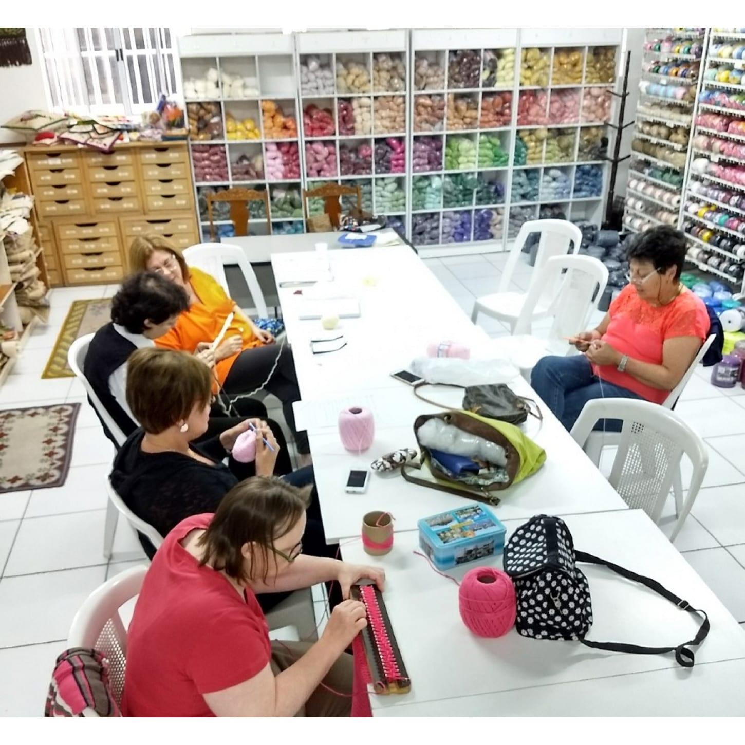 Tricô, crochê, bordados e tear de pregos — foto 2