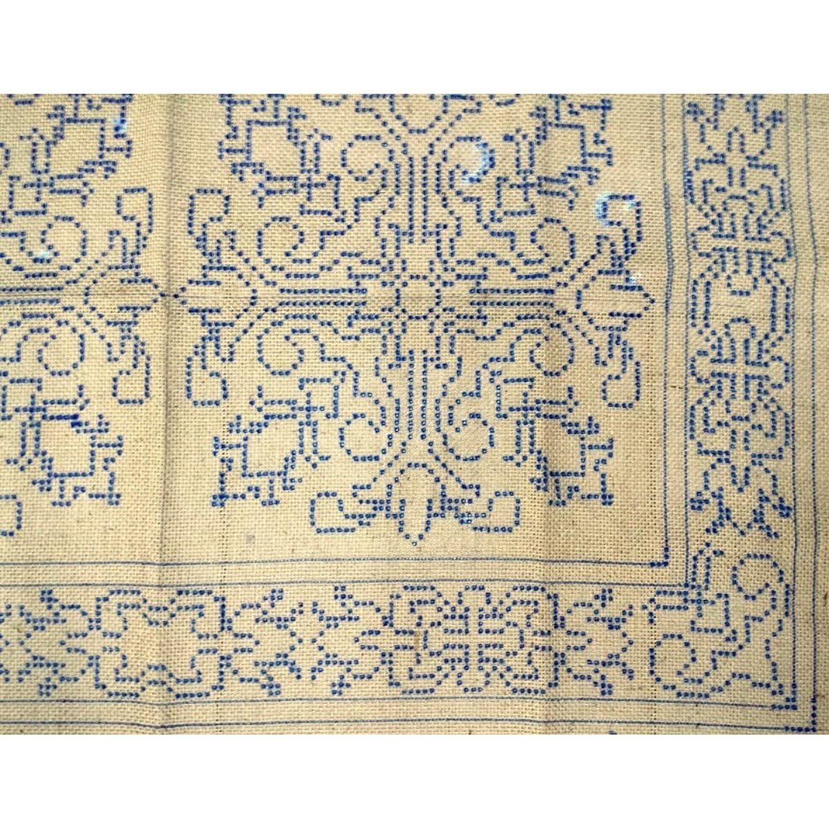 Juta pintada · Cruz de Malta