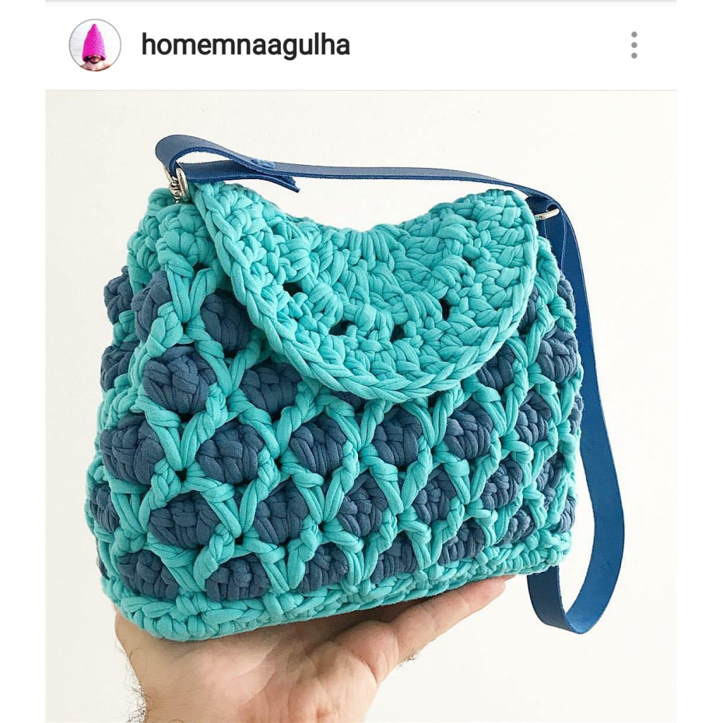 Bolsa em fio de malha das oficinas de crochê